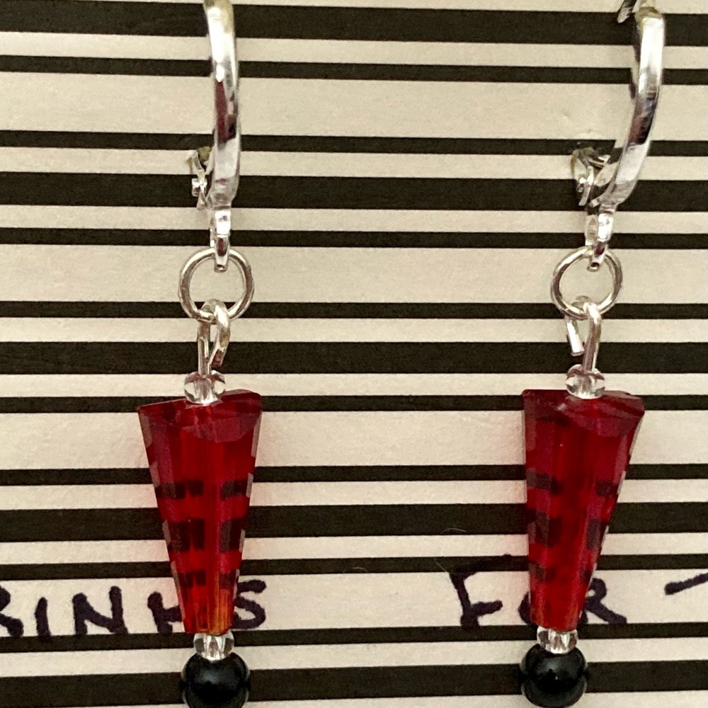 🆕”DRINKS FOR TWO” CRANBERRY RED CRYSTAL HANDCRAFTED EARRINGS IN SILVER TONE